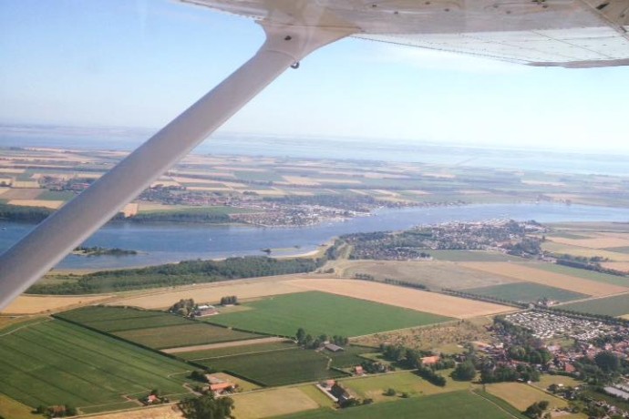 Vliegveld midden Zeeland(2)+Cessair.jpg