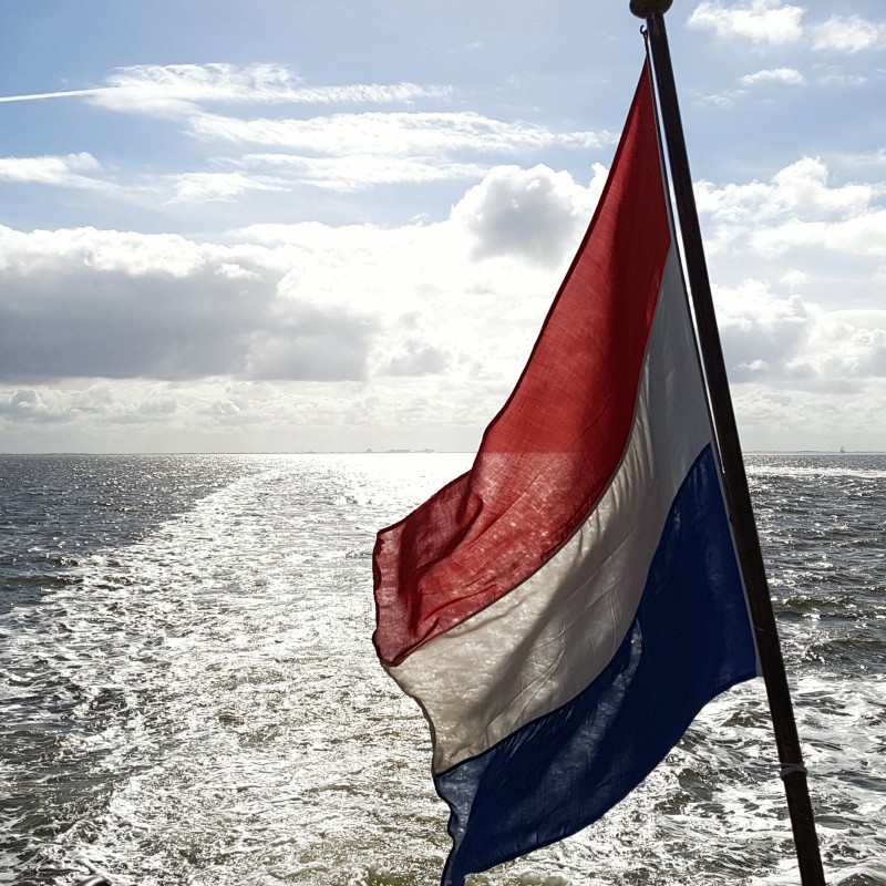 Nederlandse vlag op zee