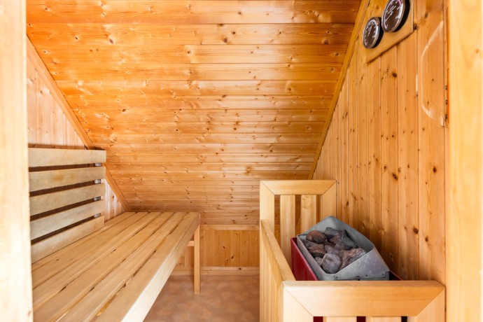 Orchis Wellness - Sauna Binnen.jpg
