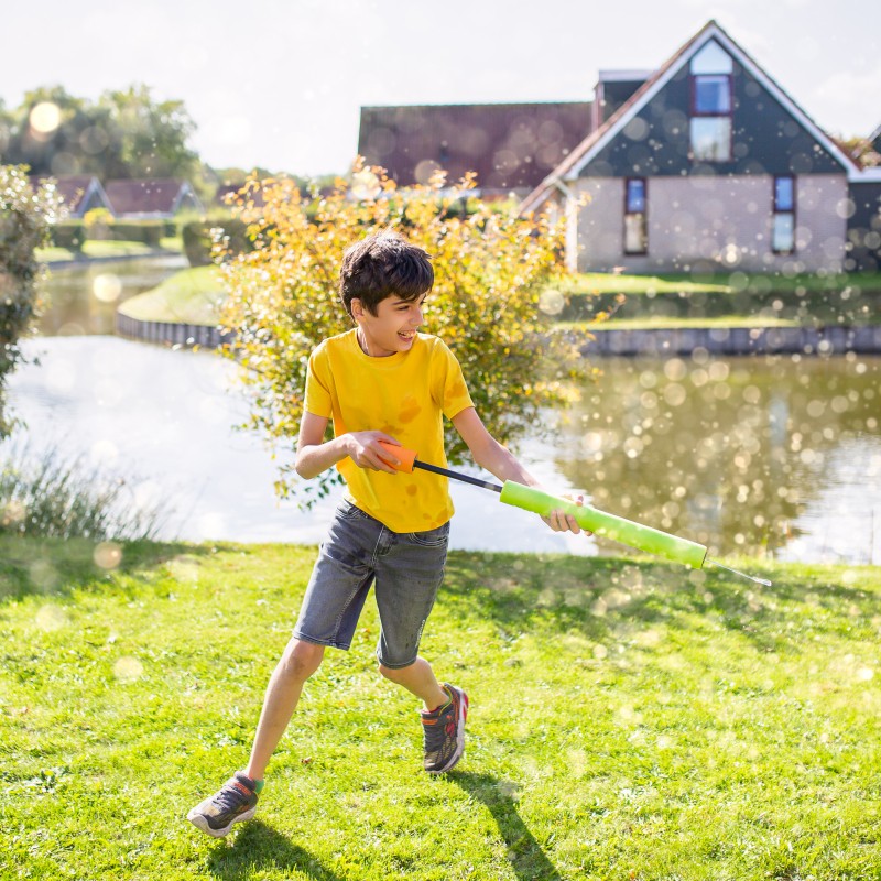 Buiten water spelen