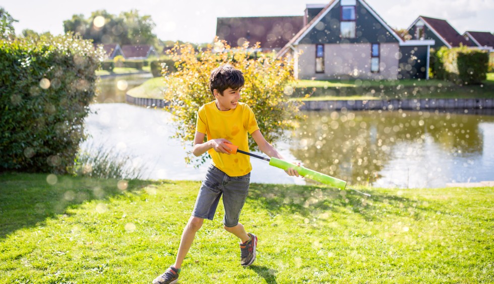 Buiten water spelen