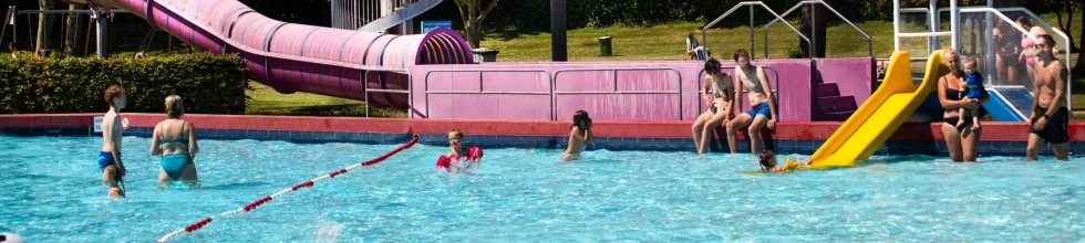 Vakantiepark-zeeland-met-zwembad.webp